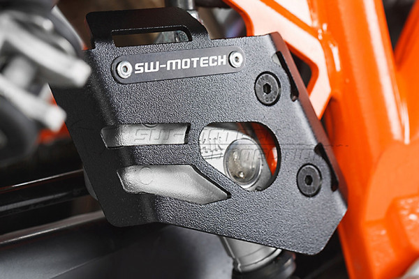 SW-MOTECH Bremspumpenschutz schwarz für KTM 990